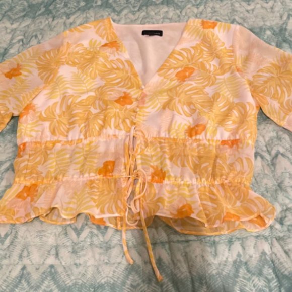 Lucy Paris Tops - NWOT Lucy Paris Short Sleeve Vacation Top
